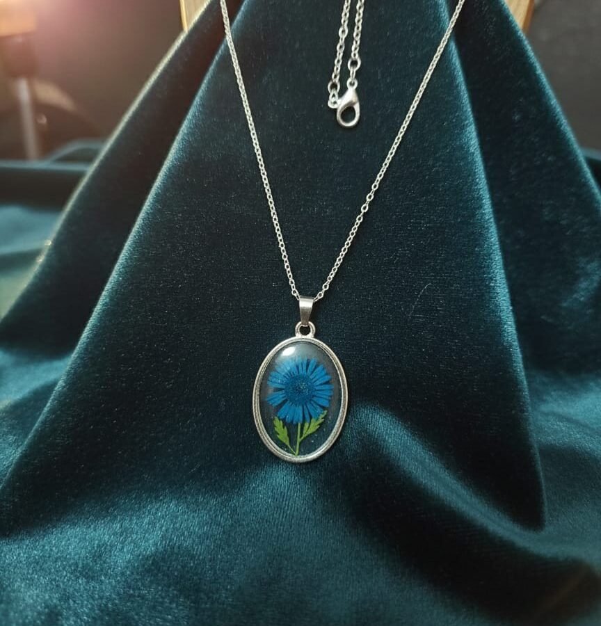 Real Blue Daisy Flower Resin Oval Pendant Necklace | Silver Jewelry Set
