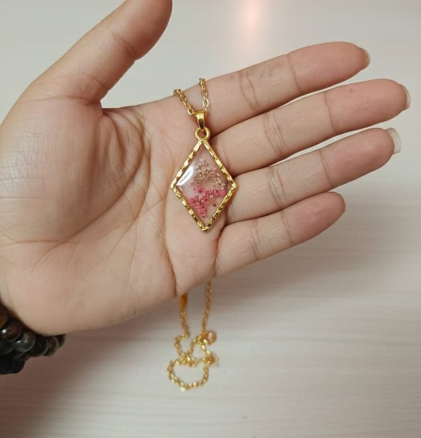 Real Pink Queen's Breath Flower Resin Rhombus Pendant Necklace Set | Gold Jewelry Set