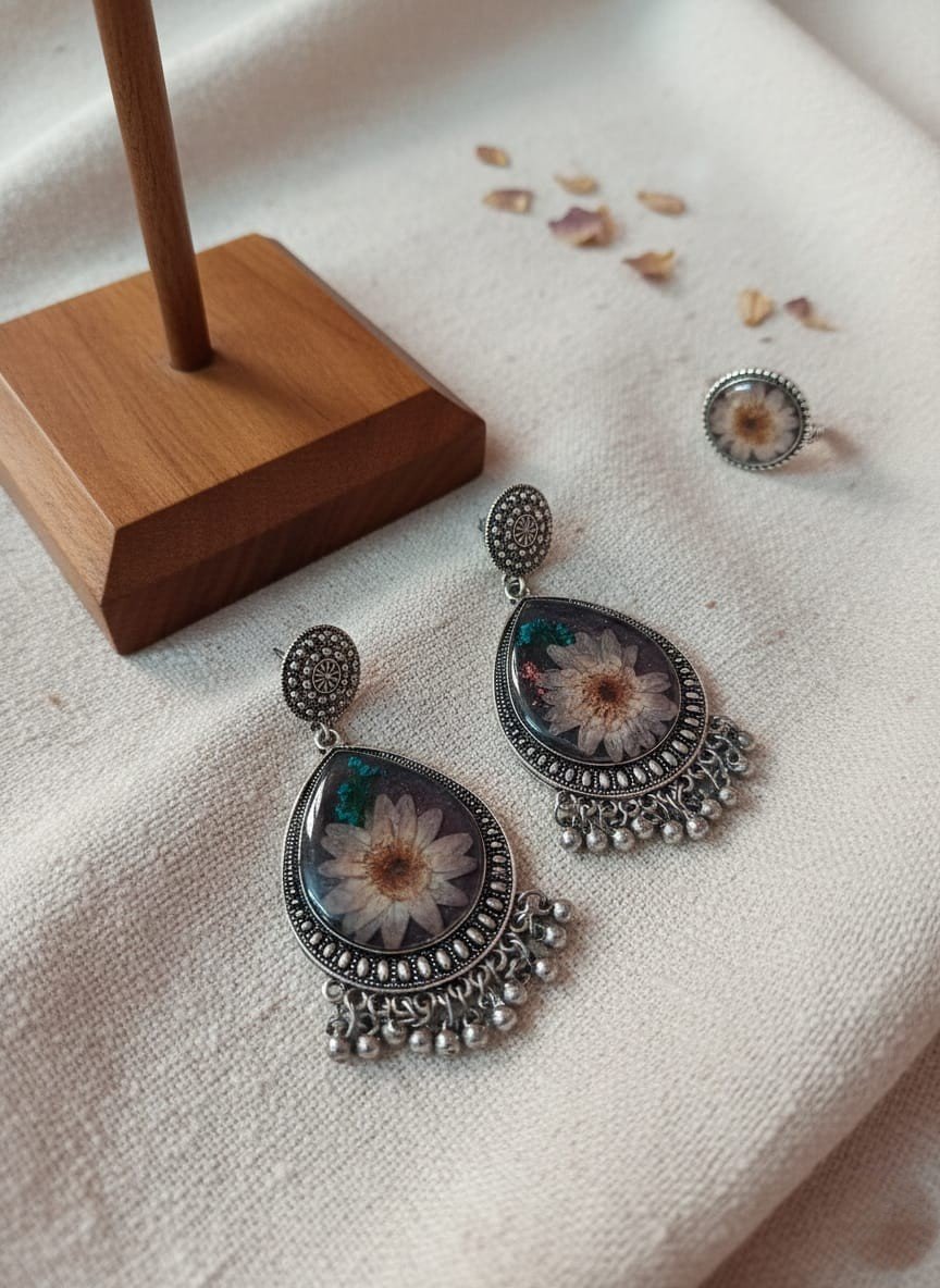 Real Dried Flower Resin Teardrop Earrings – 2 Layer Vintage Silver Floral Jewelry (Grey Base)