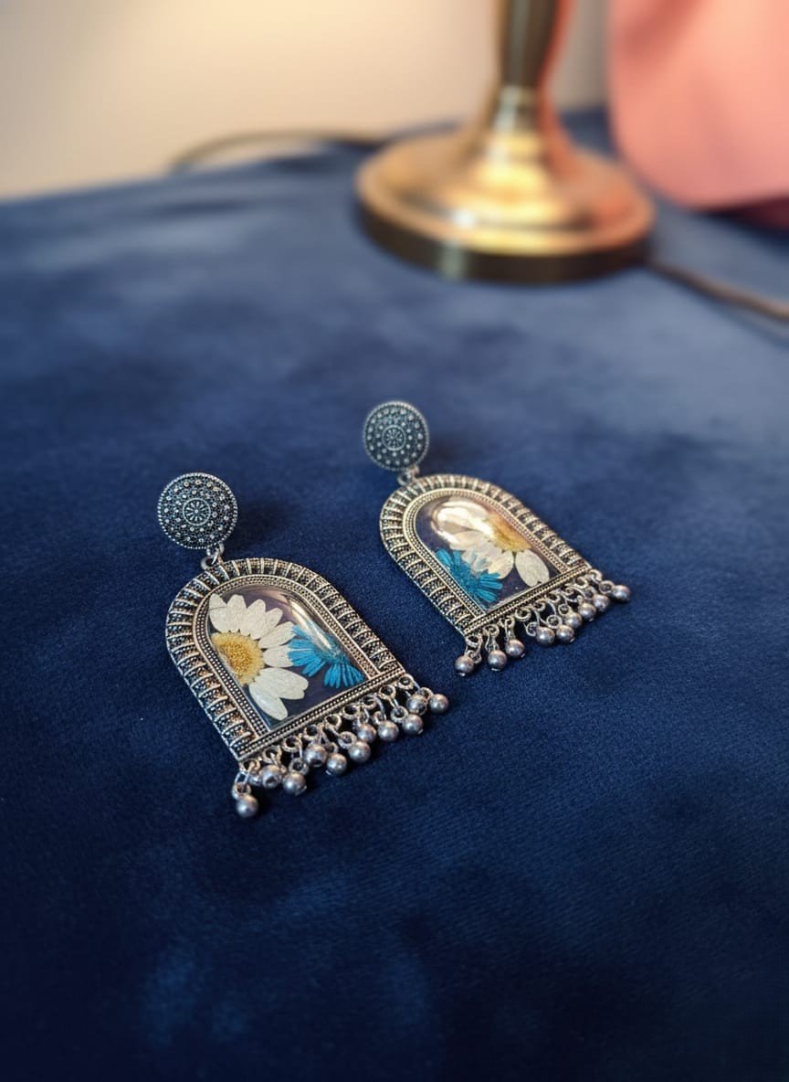 Pressed White Daisy & Blue Aster Resin Earrings – Vintage Silver Floral Dangle Jewelry