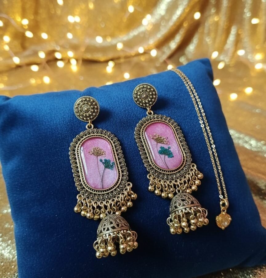 Pressed Pink & Blue Queen’s Breath Resin Earrings – Vintage Gold Floral 3 Layer Jhumka Jewelry