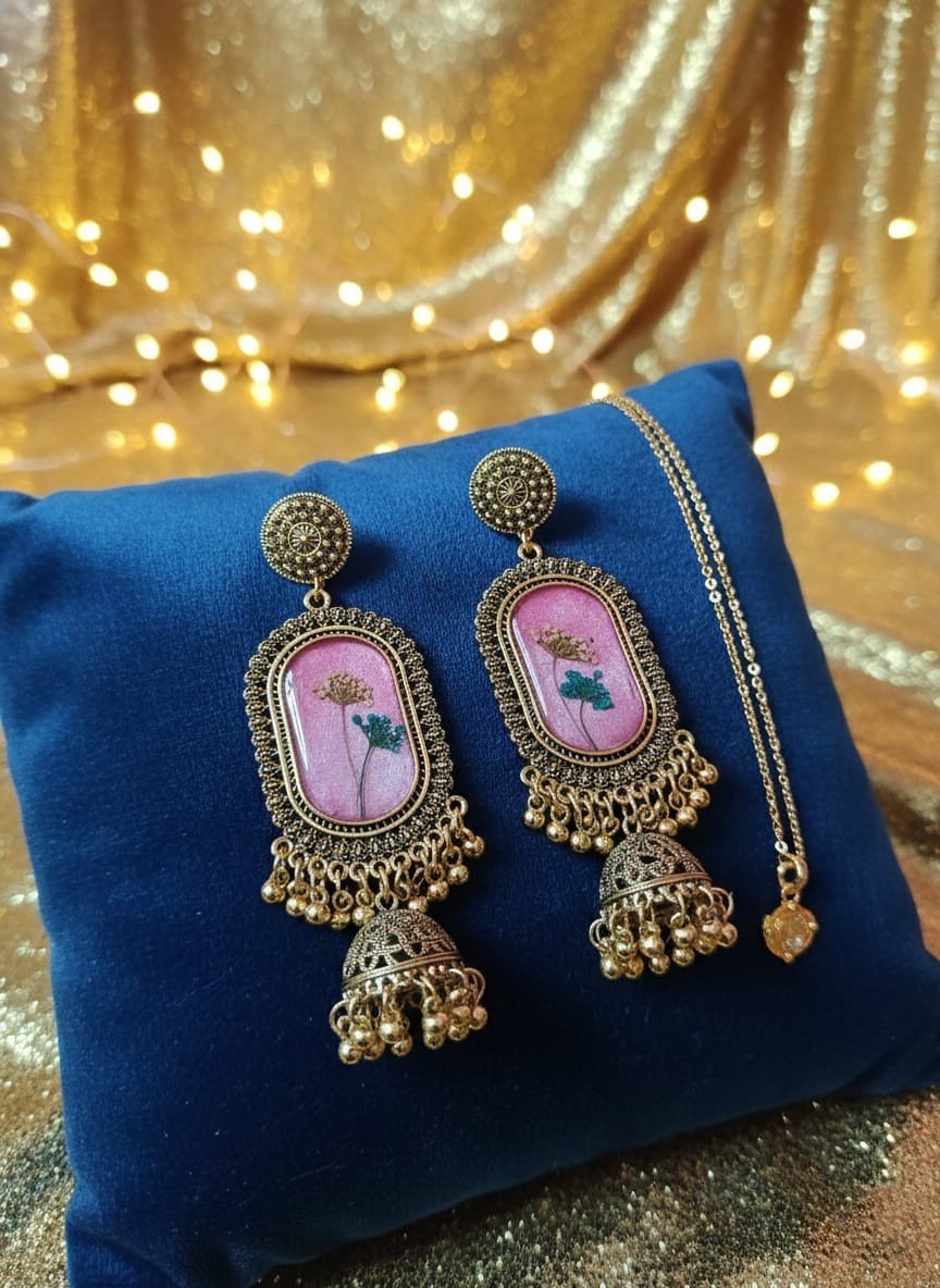 Pressed Pink & Blue Queen’s Breath Resin Earrings – Vintage Gold Floral 3 Layer Jhumka Jewelry