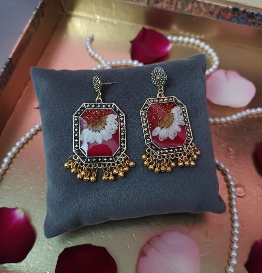 Handmade White Daisy Resin Square Vintage Earrings – 2 Layer Golden Floral Statement Jewelry (Maroon Base)