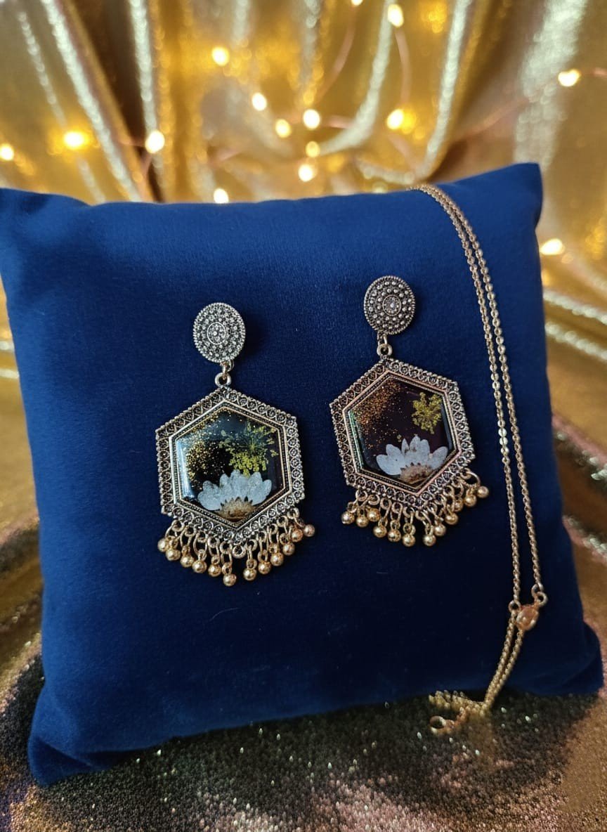 Handmade Resin Earrings with Golden Frame N2 & Floral Design – Trioova Jewelry