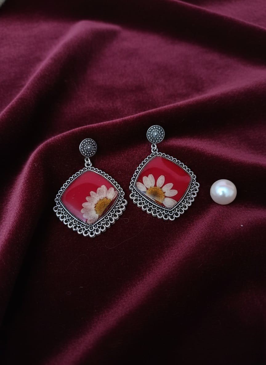 Real White Daisy Resin Square Dangle Jhumka Earrings – Vintage Silver Botanical Jewelry