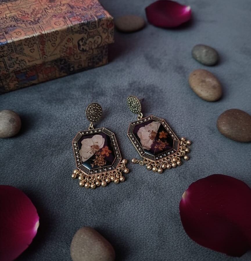 Real Rose & Orange Queen Anne’s Breath Resin Square Earrings – Vintage Gold Resin Jewelry